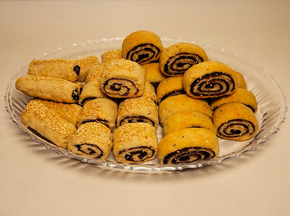 Ka'ab El Ghazal — biscuits filled with date paste (Agwa)